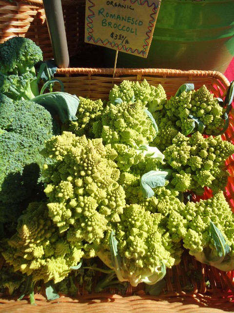 新しい野菜に挑戦！(22)　-Romanesco broccoli(ロマネスコ)_d0172957_125366.jpg