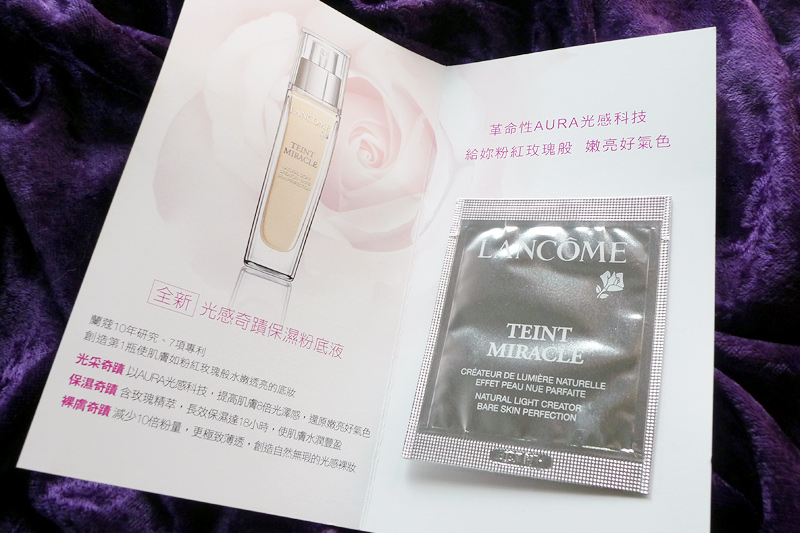 [粉底] LANCÔME 蘭蔻：光感奇蹟保濕水粉餅 SPF20 PA++ ＆ 光感奇蹟保濕粉底液_d0061859_14213412.jpg