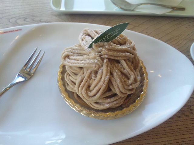 恵那川上屋の栗ケーキ_a0169219_1534192.jpg