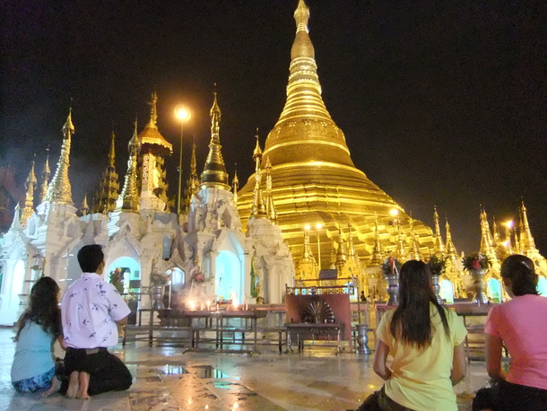 シュエダゴンパゴダ　Shwedagon Pagoda_c0139755_13542333.jpg