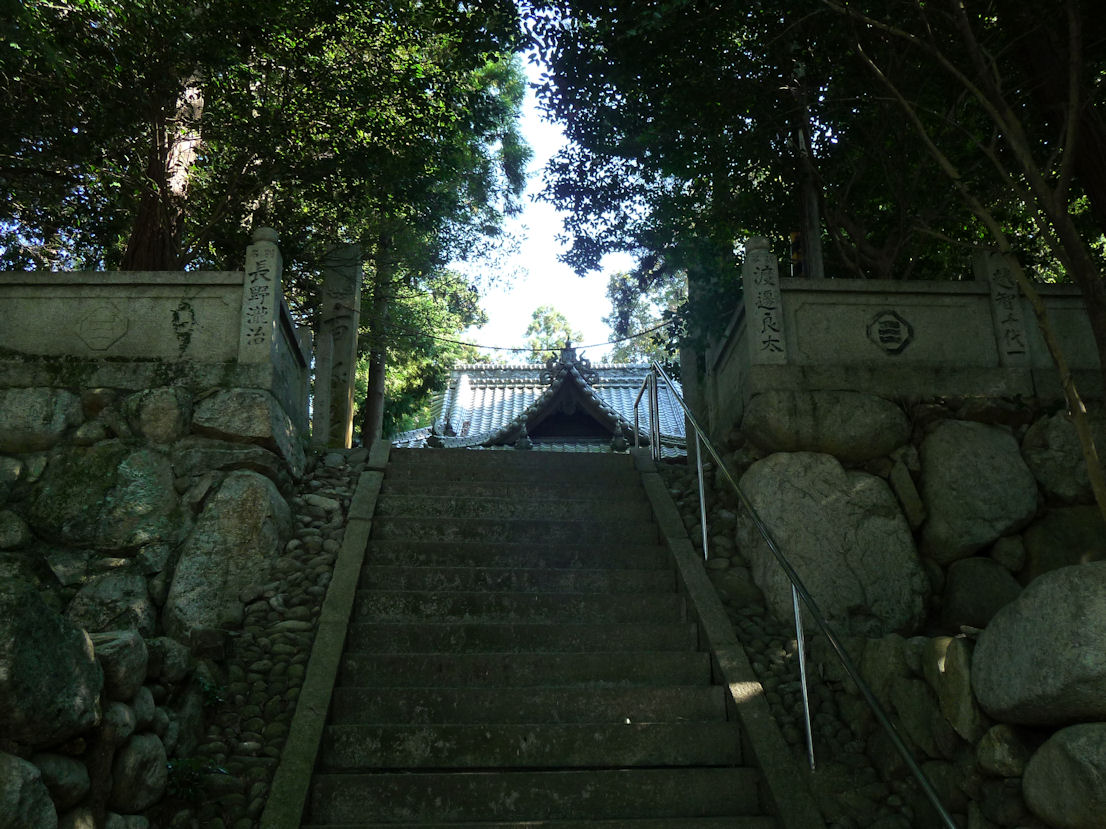 三島の家紋に込めれらた意味①　　　「嶋御門神社」_e0165472_115993.jpg