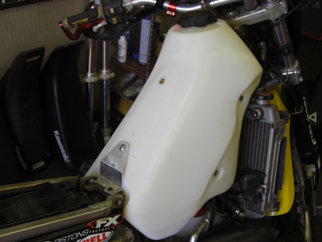 RMX250Sビッグタンク装着！！ : ピットクルー 『和田ぽんの泥日記』