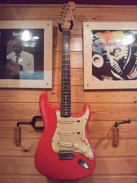 1961年生まれの「佐橋佳幸さん」と「Fender Strat」。_e0053731_15431832.jpg