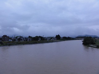 又魚野川の水が濁っています_a0084753_1043792.jpg