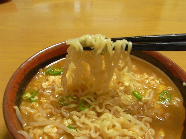 辛ラーメン に青唐辛子 ぶん屋の抽斗