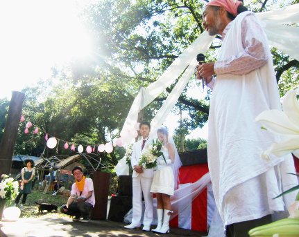 農場で結婚パーティが開催されました_c0177665_9492345.jpg