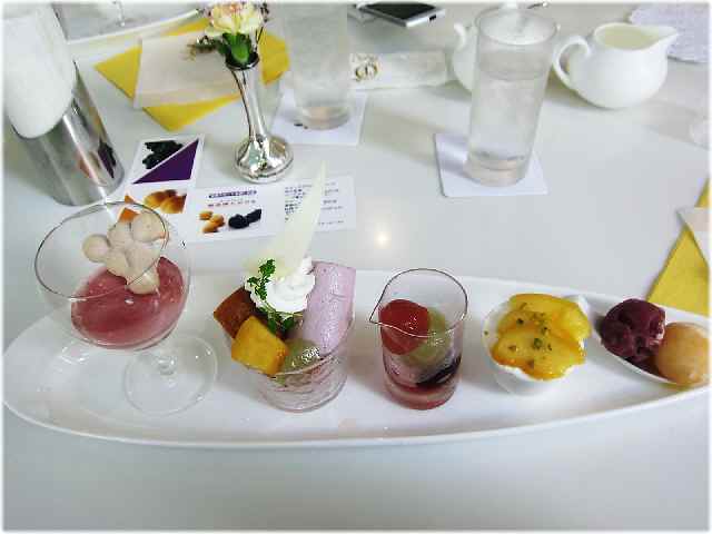 【久しぶりで「タカノフルーツパーラ」旬果デザートを楽しむ会】_c0042960_1225624.jpg