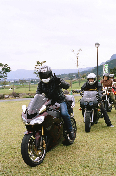 色んなバイクと仲間と。_b0196590_2049347.jpg