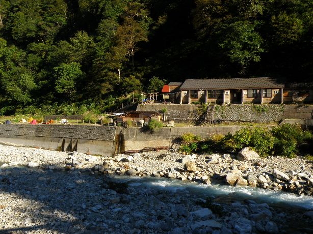 ＃３　山小屋祖母谷温泉→黒部峡谷鉄道　2011/09/24-25　快晴_c0134193_19334593.jpg