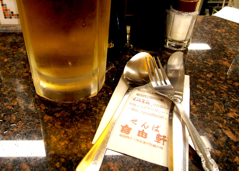 カレーに生卵・・・アリです派?_a0102098_22583969.jpg