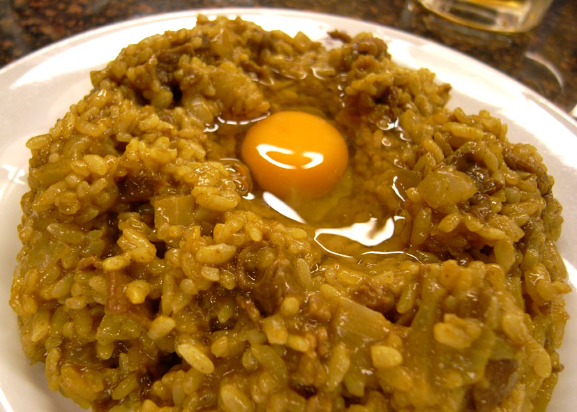 カレーに生卵・・・アリです派?_a0102098_22584698.jpg