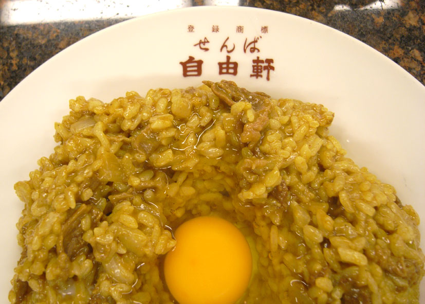 カレーに生卵・・・アリです派?_a0102098_22584717.jpg
