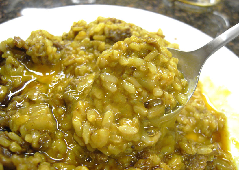 カレーに生卵・・・アリです派?_a0102098_23174977.jpg