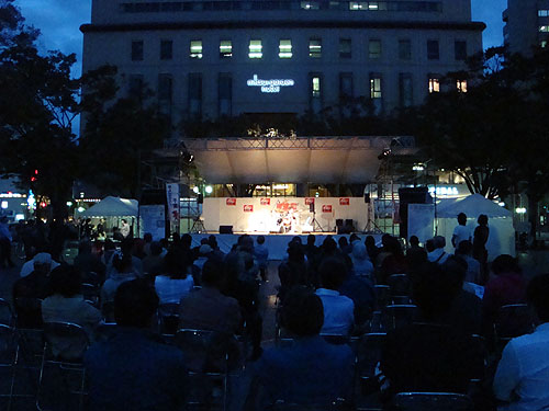 珍しい?南澤大介先生の野外ライブ!_c0137404_058499.jpg