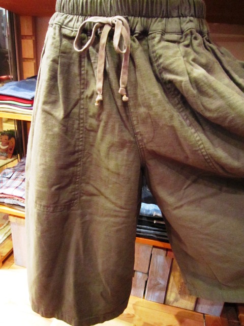 Americana 待望の\"バックサテンキュロットスカート\"入荷!_f0191324_9465542.jpg
