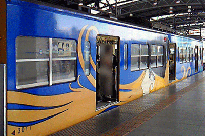 小田急「ドラえもん」列車が条例違反で、西武「銀河鉄道999」がOKの理由_c0024539_13323413.gif