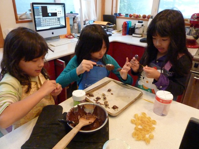 驚愕!子供達だけで作る創作デザート_c0080075_321568.jpg