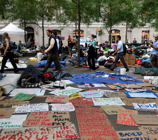 NYの「ウォール街を占拠せよ！」（Occupy Wall Street）デモとは？_b0007805_0281177.jpg