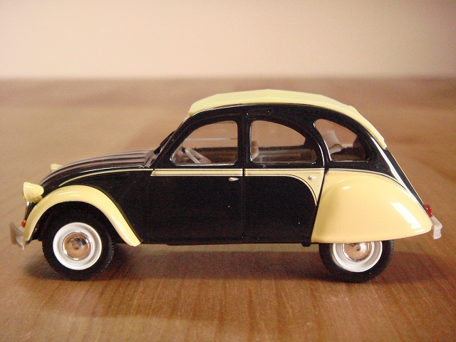 CITROEN 2CV 1/43スケール ミニチュアカー_d0172199_357273.jpg