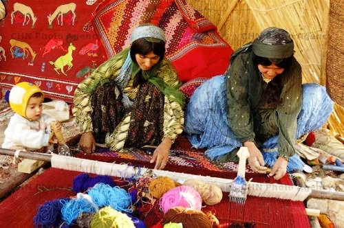 ギャッベの織り手カシュガイ族 : ギャッベ専門店 Gabbeh Khaneh