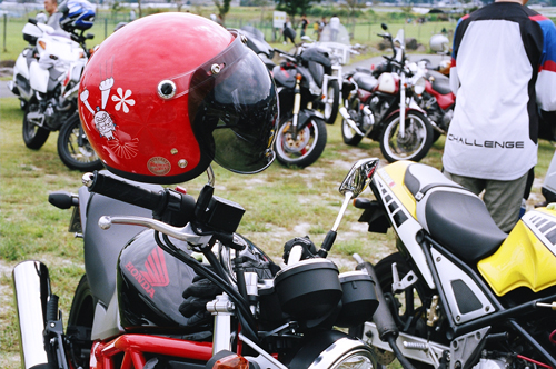 思い思いのイカシタヘルメット達も。_b0196590_17561922.jpg