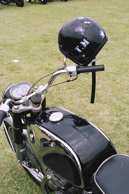 思い思いのイカシタヘルメット達も。_b0196590_17584485.jpg