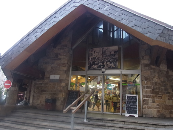 カンペールの市場、地方の市場の醍醐味(記:藤本紀久子)_a0195310_1582281.jpg