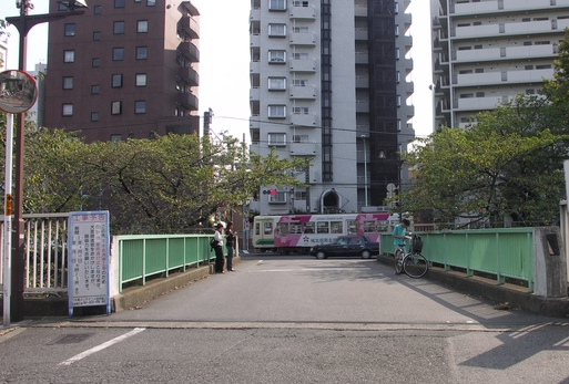 歴史の里を往く　２　面影橋、大聖院_e0059721_2319852.jpg