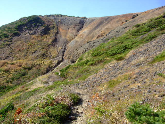 紅葉の蔵王縦走（２）　苅田岳～熊野岳 ～ワサ小屋跡_f0100593_1335117.jpg