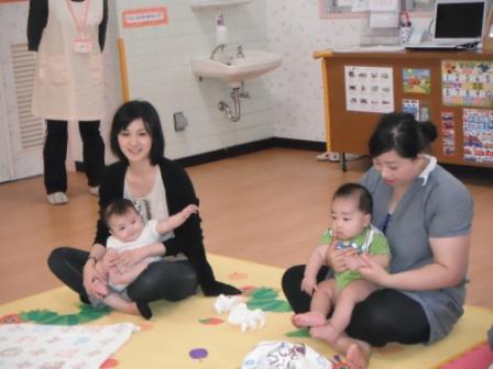 2011.10.11 ベビーマッサージ_f0142009_13333545.jpg