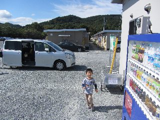 【被災地支援PJ相馬市仮設住宅へ】ecoキーホルダーワークショップ& Emickギター弾き語りライブ1日目報告!_b0076951_6481744.jpg