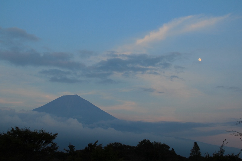 10月11日は１５夜の月_a0188405_1445322.jpg