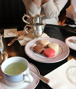 ParisのLaduree_c0055305_101324100.jpg