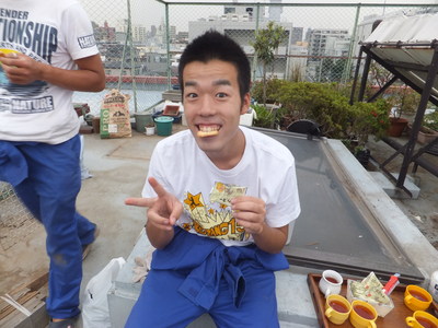 幸町ワークキャンプ!?屋上の片づけをしています☆_a0080406_13275926.jpg