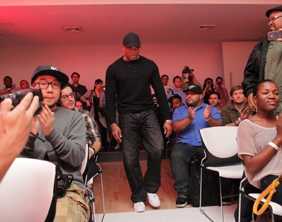 Beats by Dr. Dre – Holiday 2011 Presentation With Dr Dre & Jimmy Iovine_a0118453_19295295.jpg