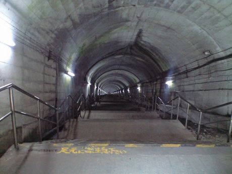 真夏の列島横断旅5 (土合駅/ほか)_b0005281_1101180.jpg