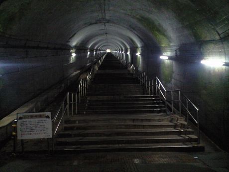 真夏の列島横断旅5 (土合駅/ほか)_b0005281_1111425.jpg