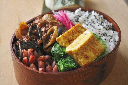 行楽弁当とデミミートソースのお弁当_b0171098_9374878.jpg