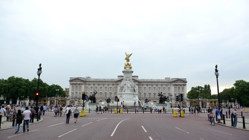 LONDONでSAMBA♬　❷　Buckingham Palace：バッキンガム宮殿でSAMBA♬_b0032617_1152081.jpg