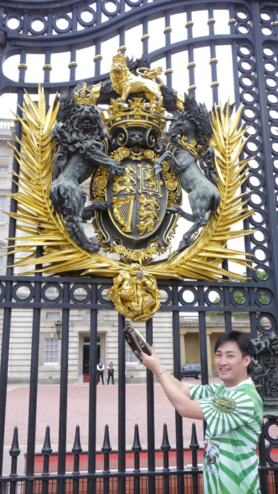 LONDONでSAMBA♬　❷　Buckingham Palace：バッキンガム宮殿でSAMBA♬_b0032617_1155090.jpg