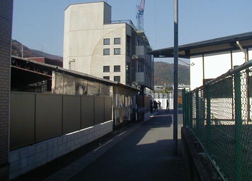 ●嵐山駅前の変化、その152(ホテル、売店、駅舎から広場、脇道)_d0053294_1282874.jpg