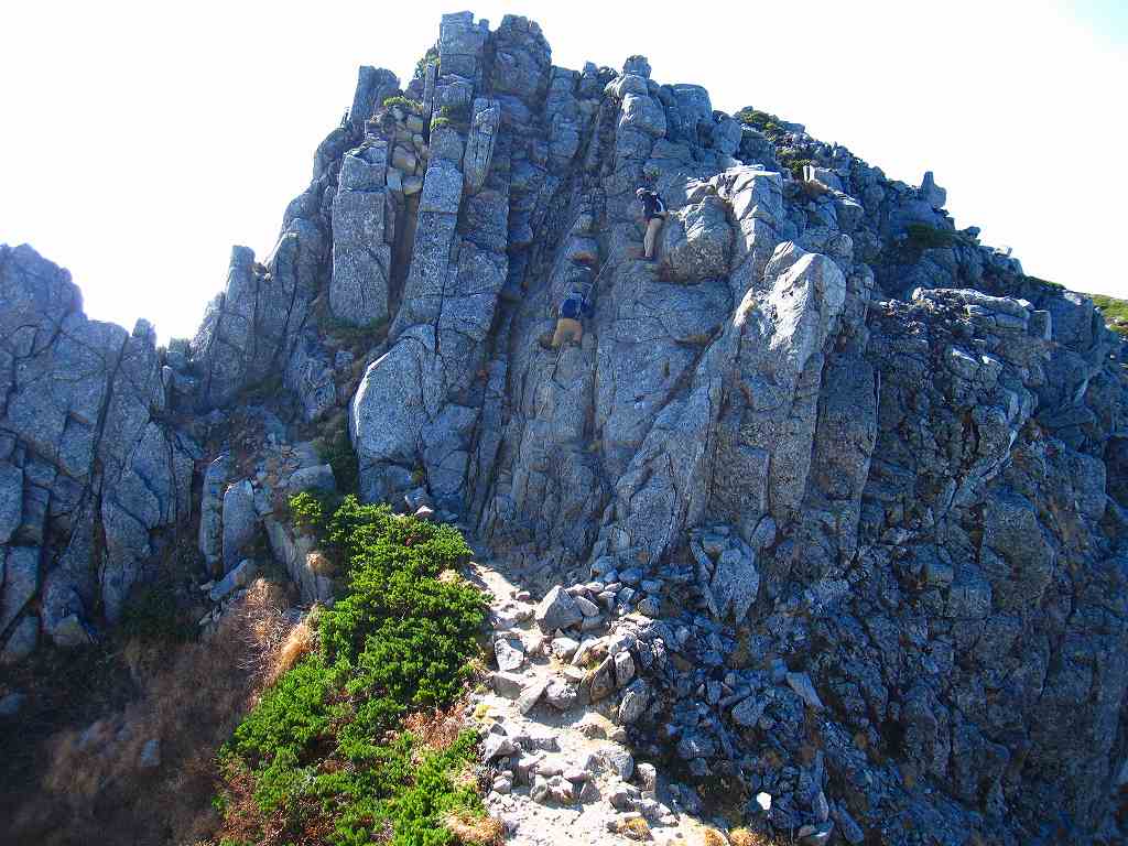 木曽駒ヶ岳（宝剣岳）～檜尾岳～熊沢岳～熊沢五峰～東川岳～空木岳　縦走　　一日目_b0124306_2381995.jpg