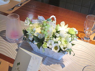 白&グリーン・・・ブドウ入り 会場コーディネイト_f0054809_21521650.jpg