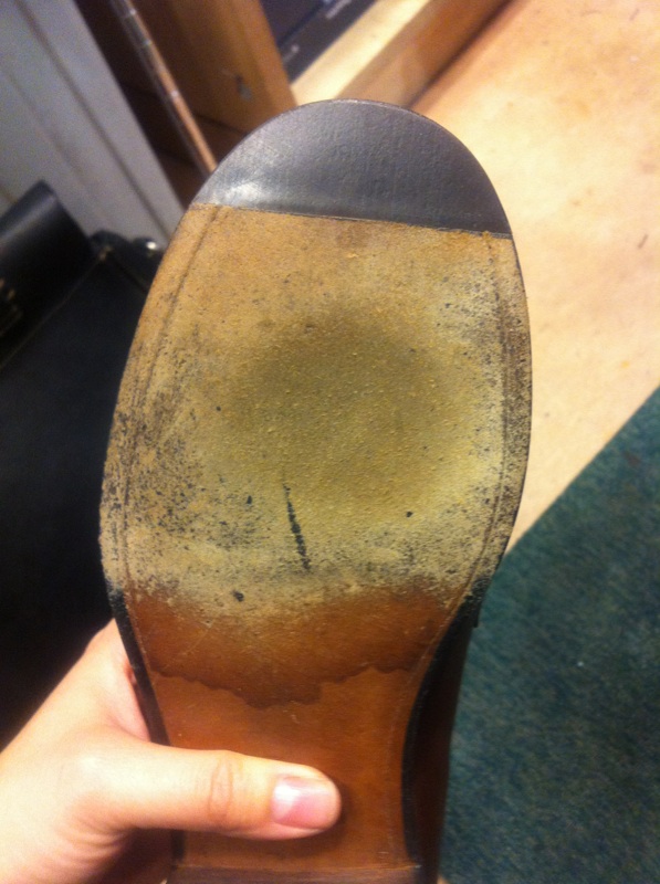 湿気にご用心 シューケアマイスター靴磨き工房 三越日本橋本店