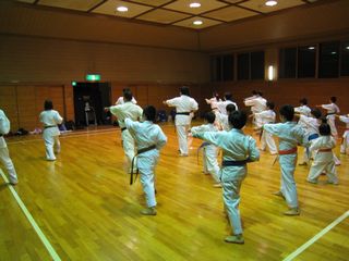 土曜は空手 工藤支部長登場!_c0118332_22334257.jpg
