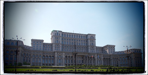 国民の館 外観 ブカレスト紀行 3 模糊の旅人 国民の館 外観 ブカレスト紀行 3 模糊の旅人