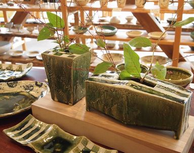 橋口 信弘 展 始まりました : 笠間焼ギャラリー ｢舞台｣の花みち