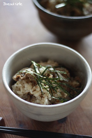 XO醤焼きのたれで、簡単！牛肉とまいたけの炊き込みご飯_f0104355_16404572.jpg