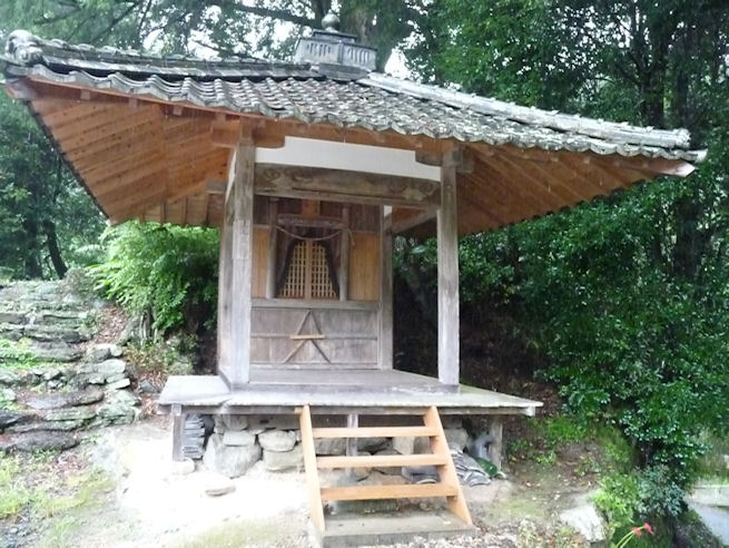 水の秘境　大瀬　河崎神社　（太陽と月の神）_e0165472_12223918.jpg