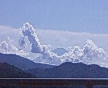 雲の切れ目に富士山_f0018790_1122822.jpg